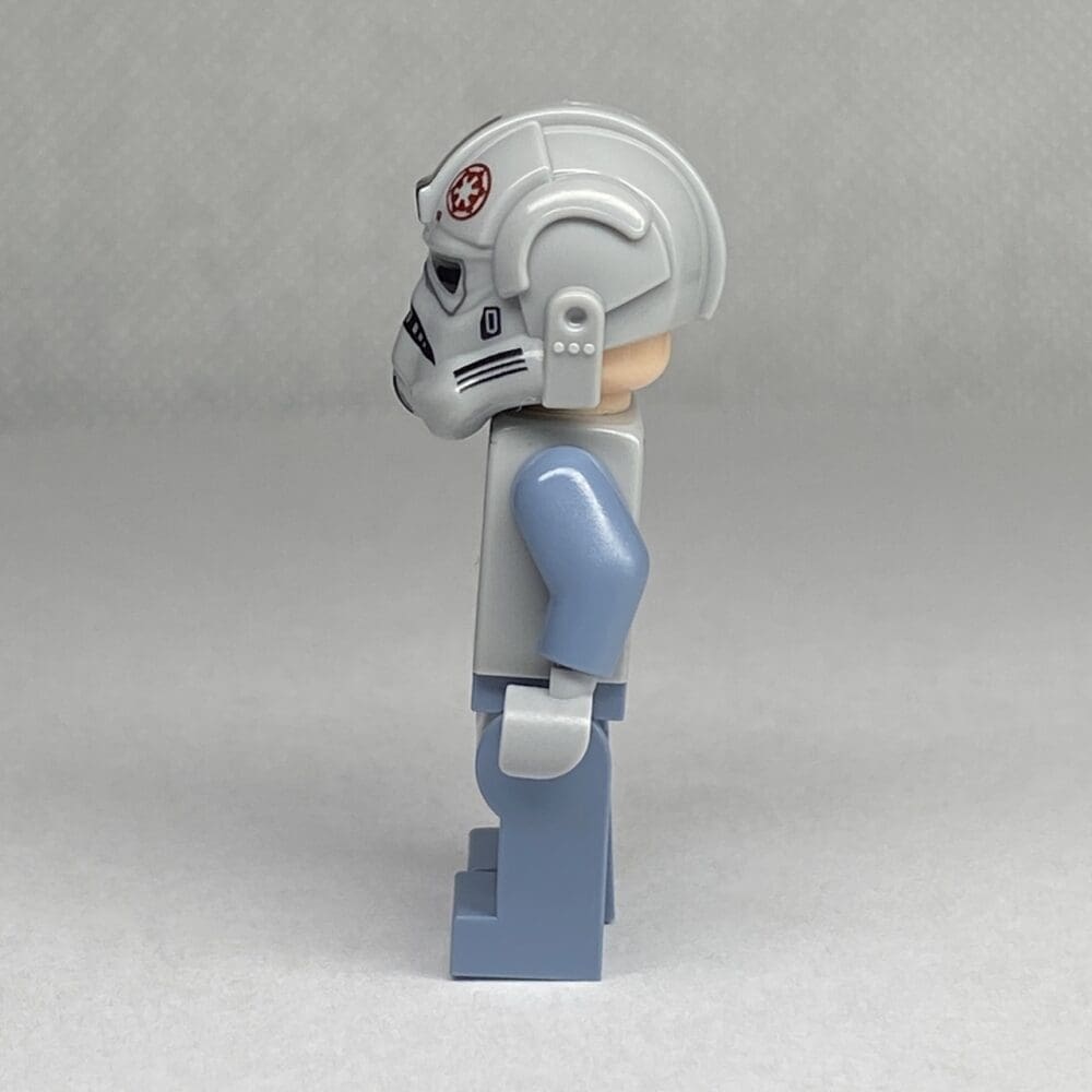 Lego Star Wars Minifigure AT-AT Pilot - Image 3